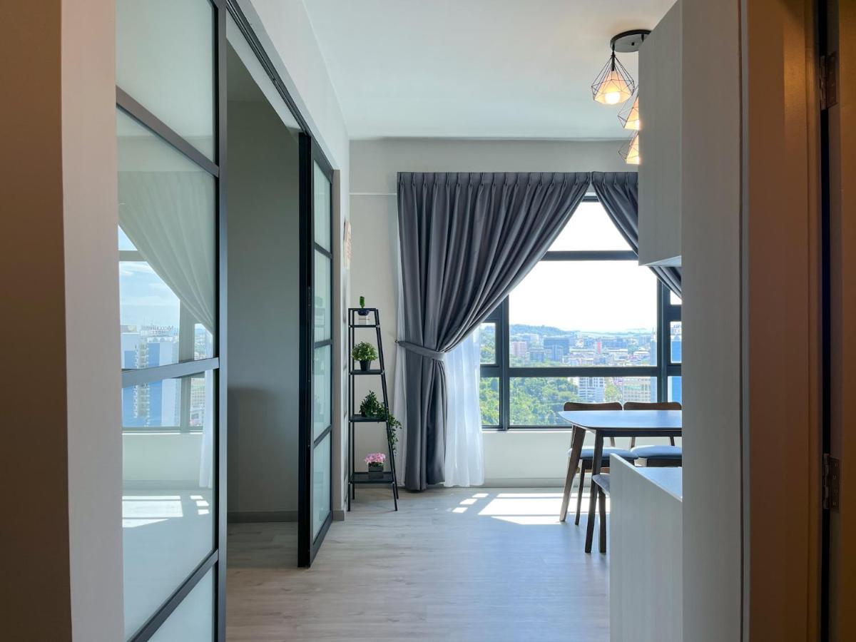 Jesselton Point Seaview Apartment *